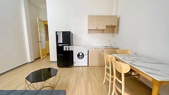 Căn hộ 2PN full nội thất có ban công , siêu rộng, Q10