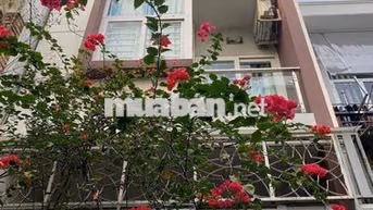 Cho thuê nguyên căn nhà Nguyễn Tất Thành, Q4