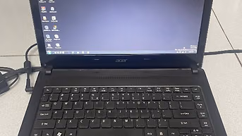 Laptop cũ, cần bán gấp, đang sử dụng, pin chai.