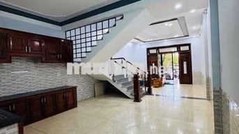 Nhà 2 tầng mặt tiền trung tâm gần Phan Đăng Lưu 12tr 3pn
