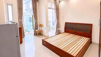 TRỐNG SẴN STUDIO BAN CÔNG FULL NỘI THẤT NGAY HUIT-CÓ THANG MÁY -HẦM XE