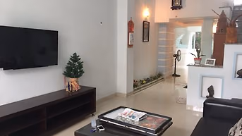 Nhà đẹp, gần biển, dầy đủ tiện nghị