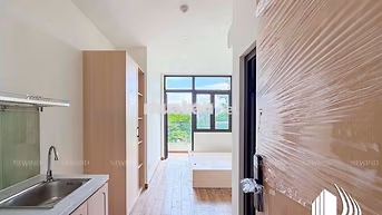 KHAI TRƯƠNG CĂN HỘ THIẾT KẾ HIỆN ĐẠI ĐỐI DIỆN RMIT BAN CÔNG, CỬA SỔ