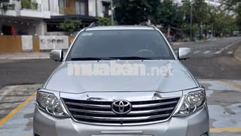 fortuner 2.7V máy xăng số tự động có giao lưu xe