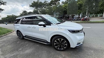 Kia Carnival Premium Trắng 8 chỗ 11,700 km