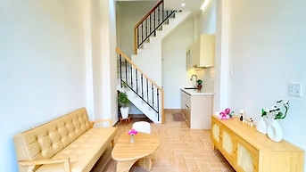 Bán nhà mặt tiền mới đẹp 2 lầu sân thượng đường Dương Bá Trạc