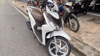 Honda Vision 2015 Trắng bs 67 ag