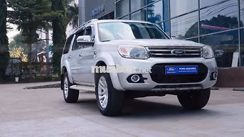Ford Everest 2014 4x2 AT Bạc 7 chỗ