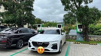 Chính chủ - Lux A2.0 Base 2021 Trắng 34.000 km