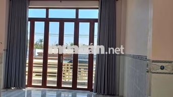 CHO THUÊ TẦNG TRÊN CĂN NHÀ THOÁNG MÁT- CÓ BAN CÔNG