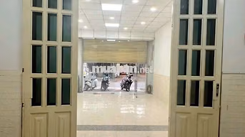 nhà mặt tiền đường đông đúc kế bên trường hoc ,chợ .kd mọi ngàn nghề 