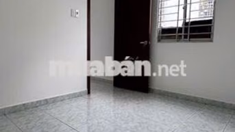 Phòng trọ ngã tư Lạc Long Quân - Âu Cơ không cửa sổ