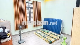 Cho thuê lầu 1 MT Năm Châu P. Bảy Hiền, 90m2, lối đi riêng.