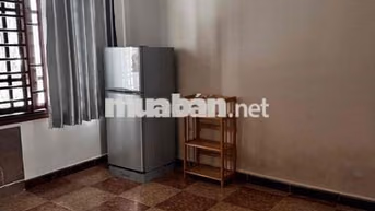 phòng ở đầy đủ nội thất cơ bản như tủ lạnh, máy lạnh, máy giặt