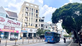 Cho thuê nhà mặt tiền đường Lê Tuấn Mậu Q6-DT: 12X20m-Hầm 7L-Giá:100tr