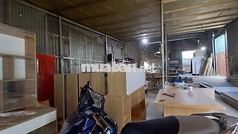 Cho thuê nhà xưởng 300m2, có sẵn máy cưa bàn trượt...