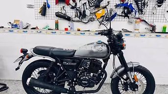 GPX Legend 150 Fi Xám 1900km