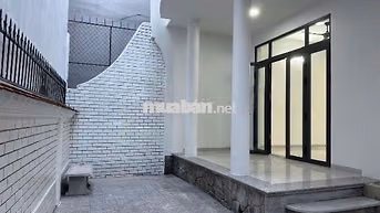 Cho thuê nhà nguyên căn Lam Sơn - Ngang 8 mét, hầm để xe. Giá chỉ 3x