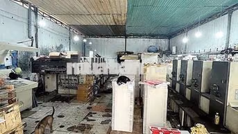 NHÀ XƯỞNG CẤP 4 (9 x 15) CÓ 3 PHA ,KÊNH NƯỚC ĐEN ,BÌNH TÂN