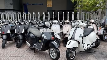 Piaggio Vespa GTS 2024 Đen