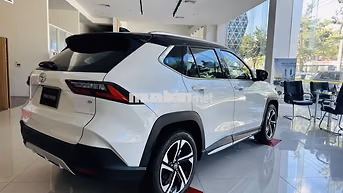 Toyota Yaris Cross Cao cấp Trắng đen Nhập khẩu