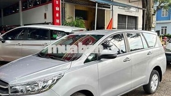 Toyota Innova 7 chỗ Số sàn Bạc