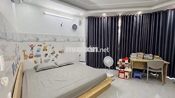 Nhà 4 tầng 4x11m full nội thất đường Trần bá giao,có sổ Hồng,chính chủ