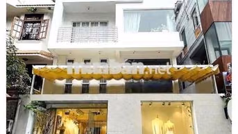 cho thuê nhà mặt tiền 8m tại khu phố đường hoa Quận Phú Nhuận