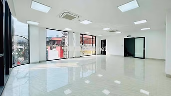 Cho thuê văn phòng tại Yên Lãng 90m2 giá chỉ 16t lô góc full kính