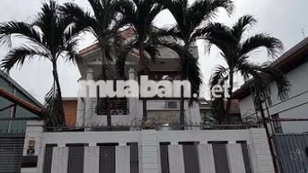 Biệt thự khu tên lửa đầy đủ nội thất 10x25m 3 tấm 6 PN giá 45 triệu/th