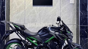 Kawasaki Z900 2023 Nake Bike Đen, Xanh lá