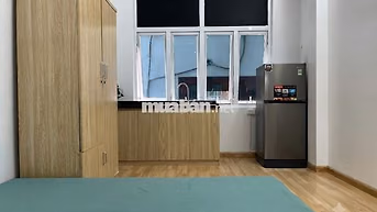 Phòng full đồ mới, cửa sổ lớn, ban công view phố Hoàng Hoa Thám