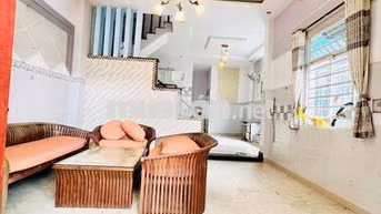 Cho Thuê Nhà DT 6x15m 1Trệt 1Lầu 4Pn 3Wc Sân Rộng Ôtô Hẻm 1 Sẹc Ngắn