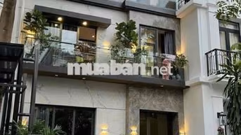 CHO THUÊ BIỆT THỰ PHÚ MỸ HƯNG QUẬN 7 4PN+4WC FULL NT 95 TRIỆU/ THÁNG