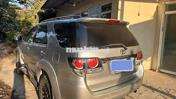 Toyota Fortuner 2016 Số sàn Ghế da Bạc