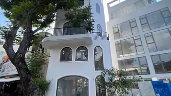 Nhà mới xây góc mặt tiền Trường Sa , Tân Định , Quận 1