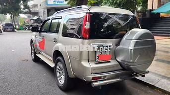 Ford Everest 2014 7 chỗ Ghi vàng