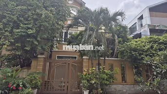 Biệt Thự 200m2 1 trệt 2 lầu có hầm xe hơi và sân vườn
