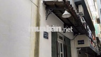 Nhà nguyên căn 1 trệt 2 lầu Lê Thị Riêng, Bến Thành, Q1 - 14tr/tháng