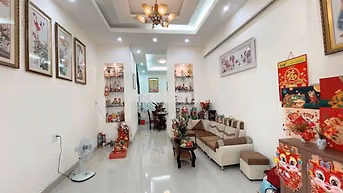 Cho thuê nhà 2 tầng đẹp, đường 49, 45 m2, an ninh, gần chợ Hiệp Bình,