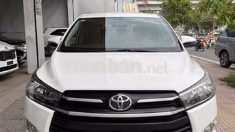 Toyota Innova 2.0E Số sàn Trắng
