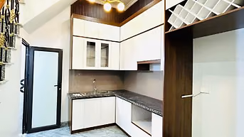 Cho thuê nhà đẹp 32m x 5 tầng gồm 3 ngủ ở gần Phố Vân Đồn - HBT, HN