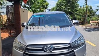 Toyota Innova 2.0E MT 2018 Bạc 8 chỗ