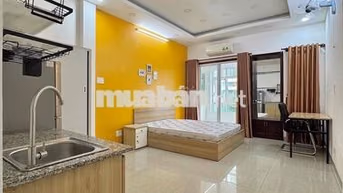 Cho thuê căn hộ balcony view Landmark đi bộ ra Metro Văn Thánh