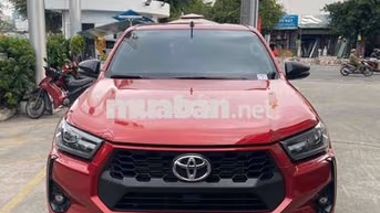 Toyota Hilux 2025 2.4AT 4X2 Đỏ 17.000 km