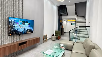 Bán nhà 5 tầng Lạc Long Quân, 60m2, có thang máy, ngõ thông, nhà mới