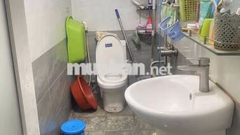 nhà nguyên căn còn dư 1 phòng cho thuê, nhà măt tiền đường linh đông.