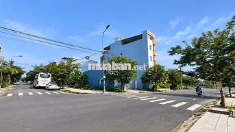 Bán lô góc 2 mặt tiền đường 10.5m Lê Sỹ KĐT Hòa Xuân view công viên