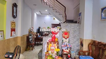 cần bán gấp căn nhà 3 lầu giá tốt nhì thị trường