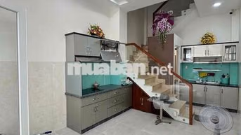 NHÀ NGUYÊN CĂN MẶT TIỀN CHỢ - GẦN CMT8 - 1T2L -  2 PN,3WC - MỚI